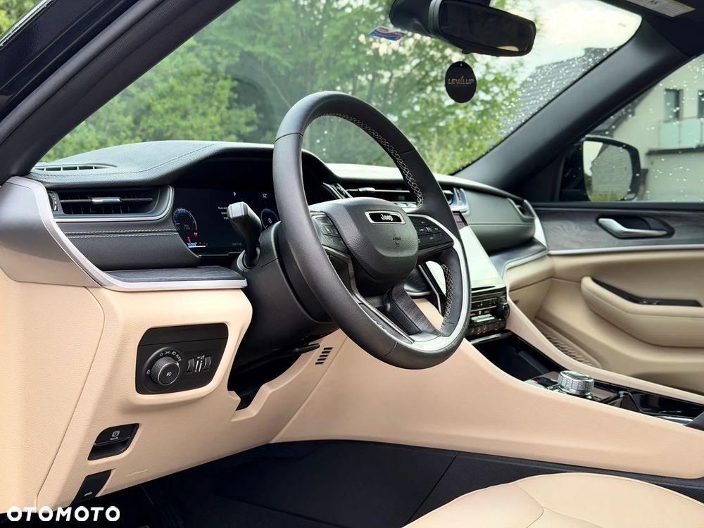 Jeep Grand Cherokee - 13