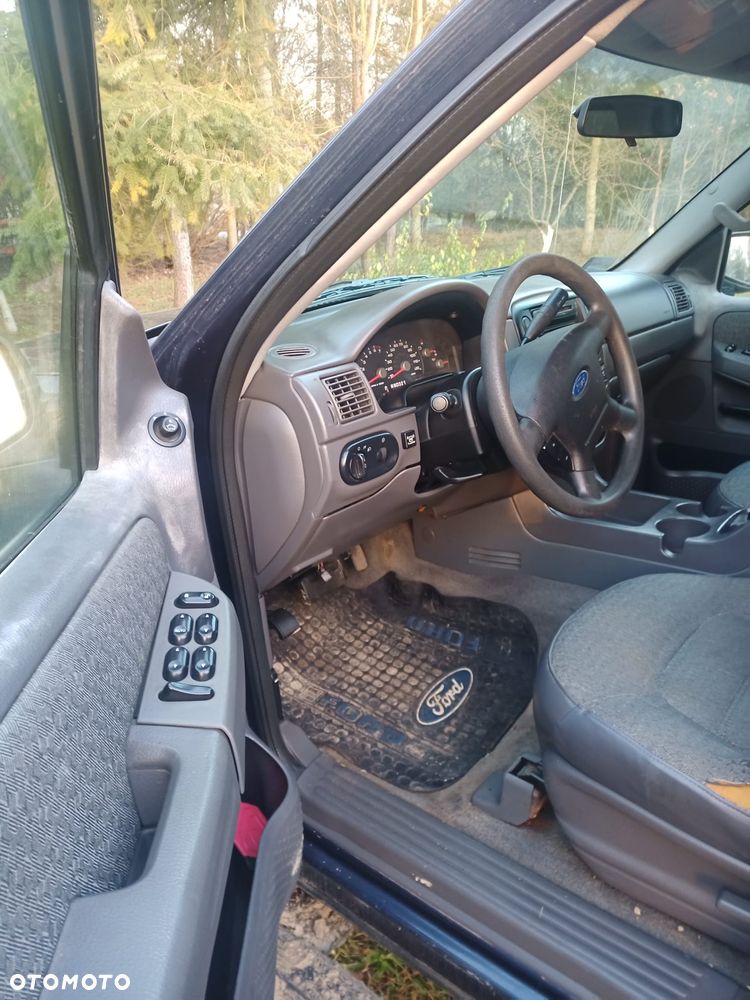 Ford Explorer - 13