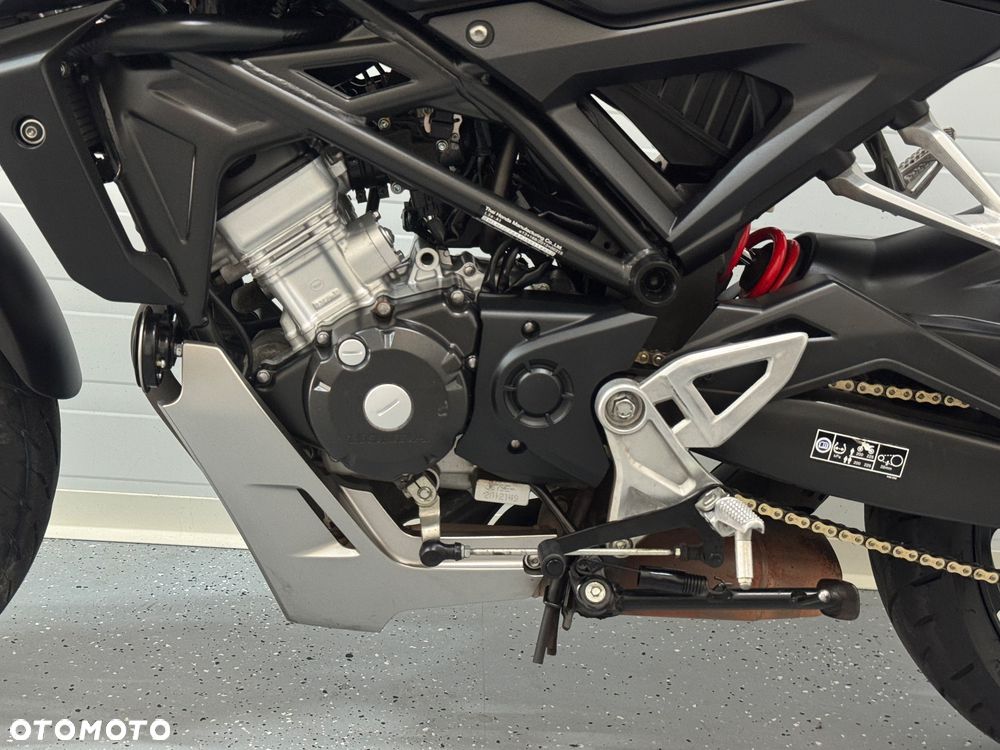 Honda CB - 23