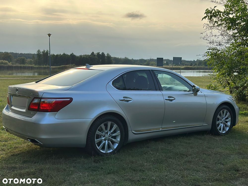 Lexus LS 460 AWD - 11