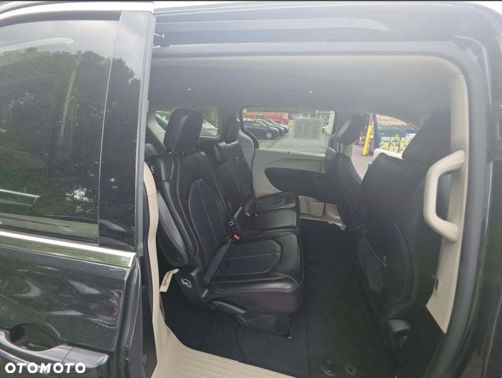 Chrysler Pacifica - 15