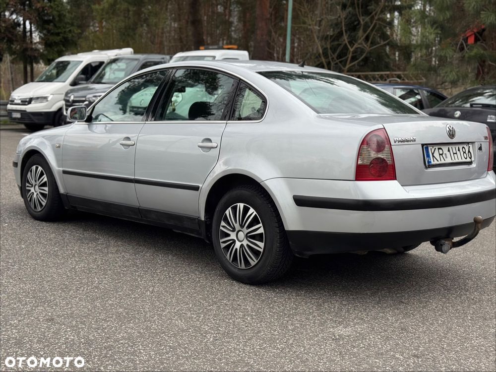 Volkswagen Passat 1.9 TDI Comfortline - 6