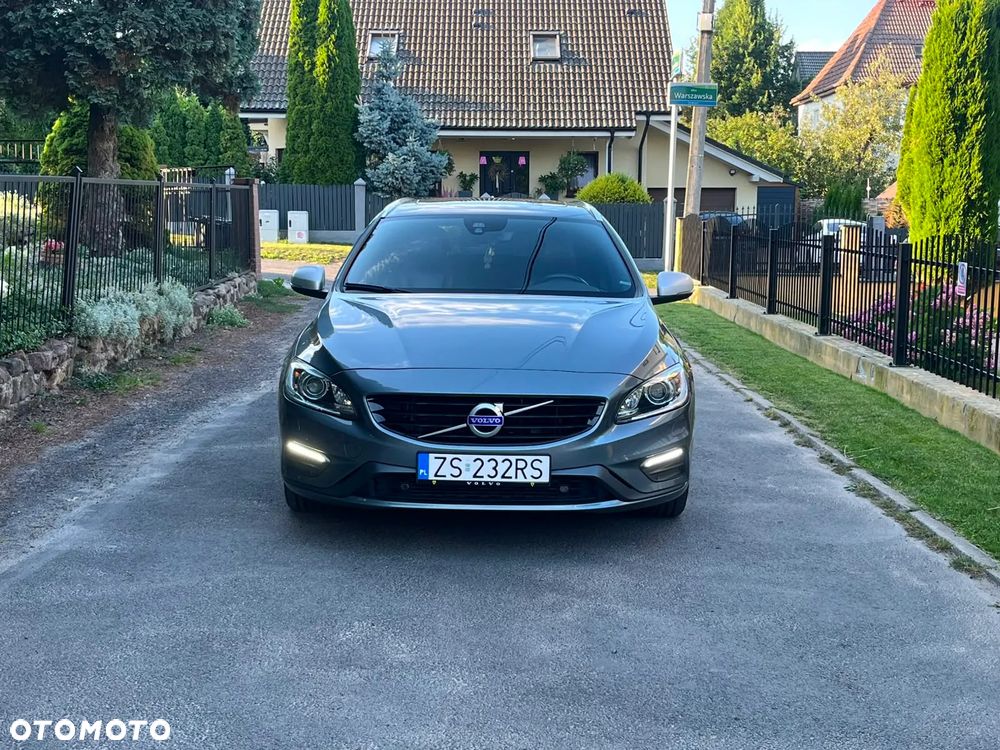 Volvo V60 D4 R-Design - 2
