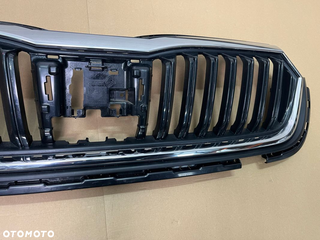 GRILL SKODA OCTAVIA IV ATRAPA ZDERZAKA OCTAVIA IV GRILL 2019-2024 - 4