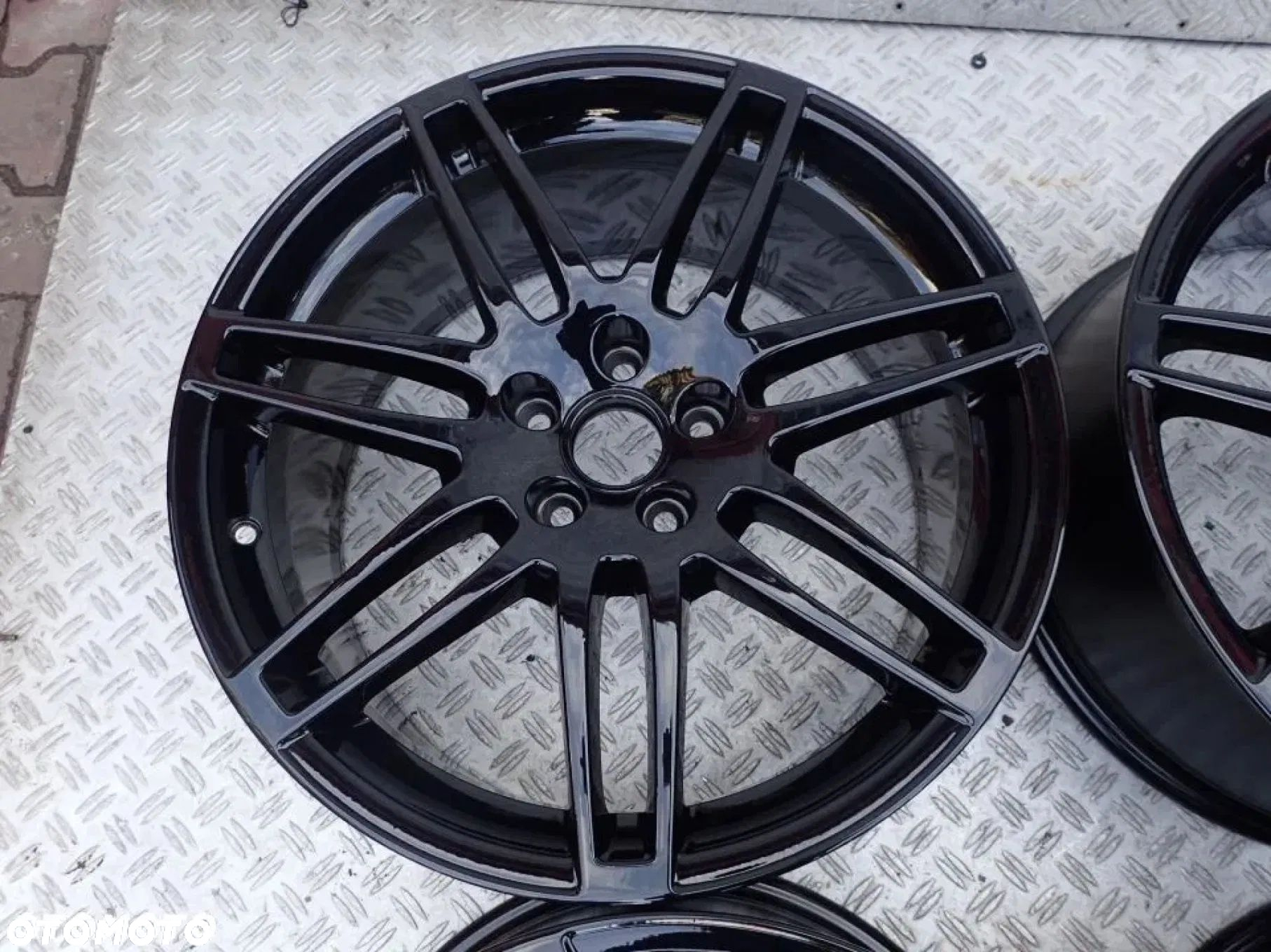 FELGI ALUMINIOWE AUDI A6 19 CALI 4F0601025BA 8.5X19 ET48 CZARNY POŁYSK RADOM - 6
