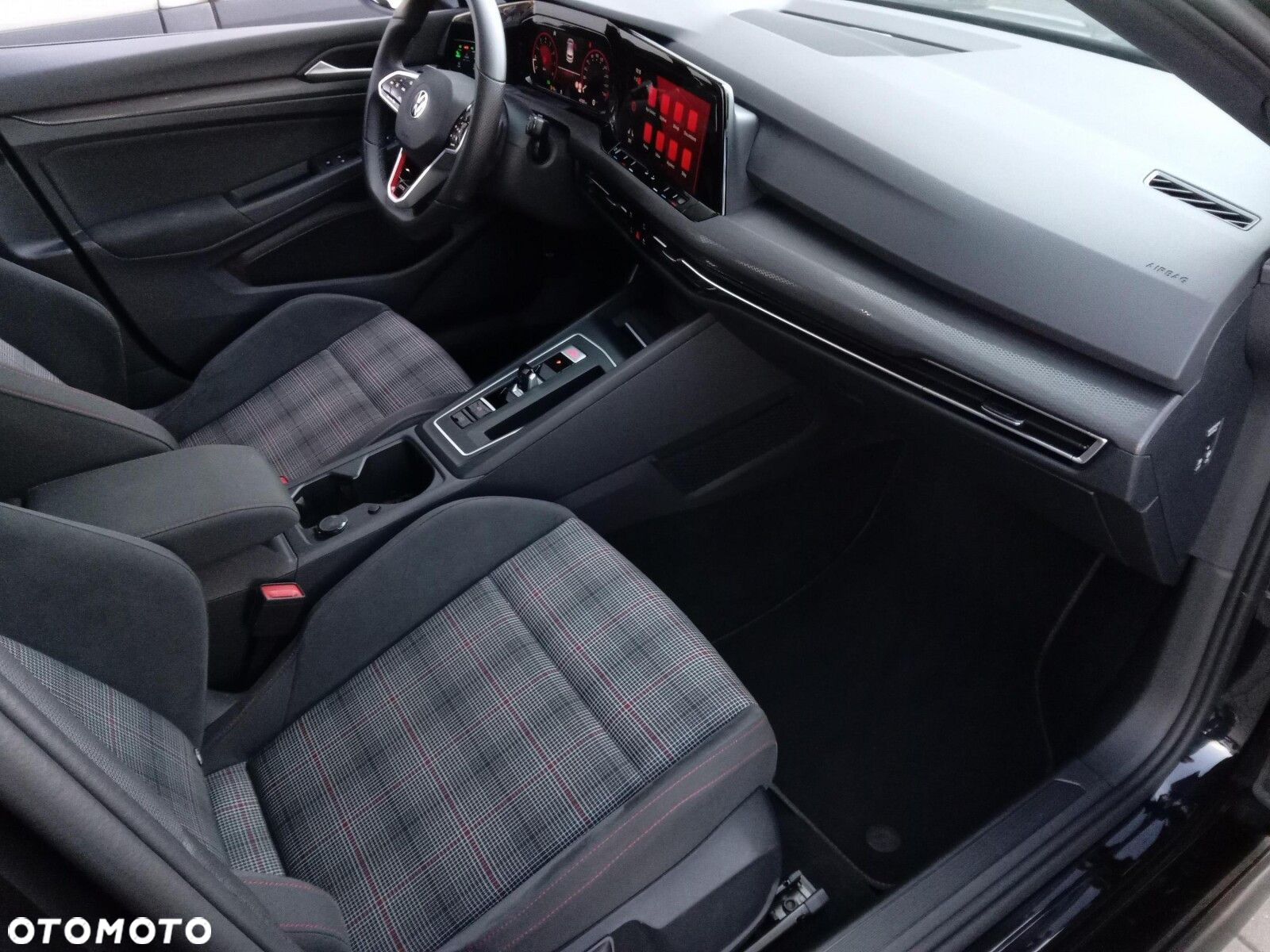 Volkswagen Golf - 32