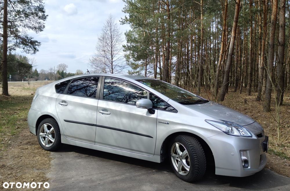 Toyota Prius (Hybrid) - 17