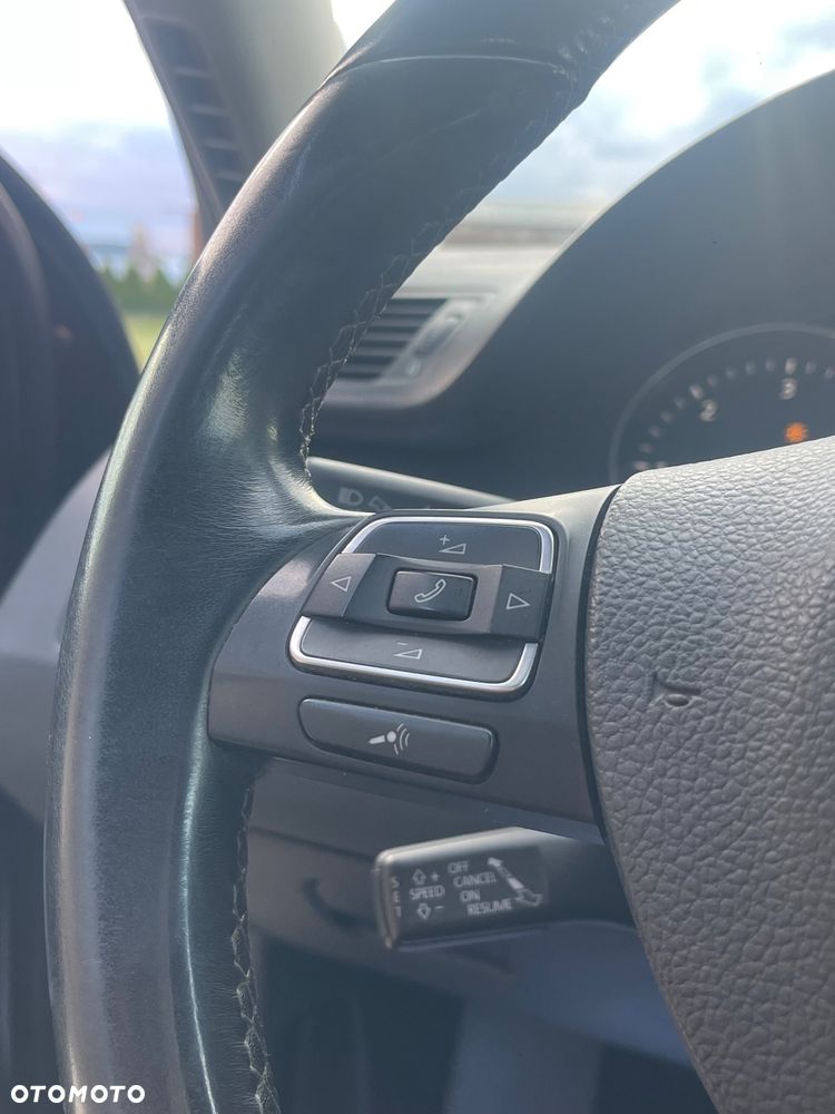 Volkswagen Passat 2.0 TDI DPF Highline - 17