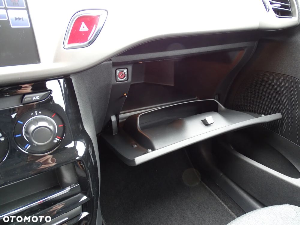 Citroën C3 Pure Tech (VTi) 82 Exclusive - 31