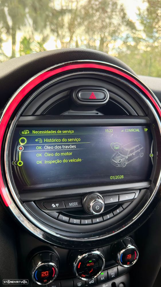 MINI 5 Portas Cooper D Auto - 33