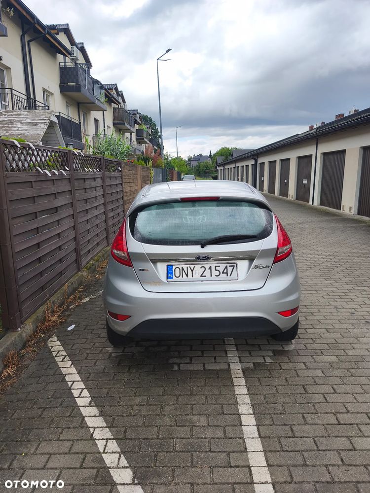 Ford Fiesta 1.6 TDCi DPF Ghia - 5