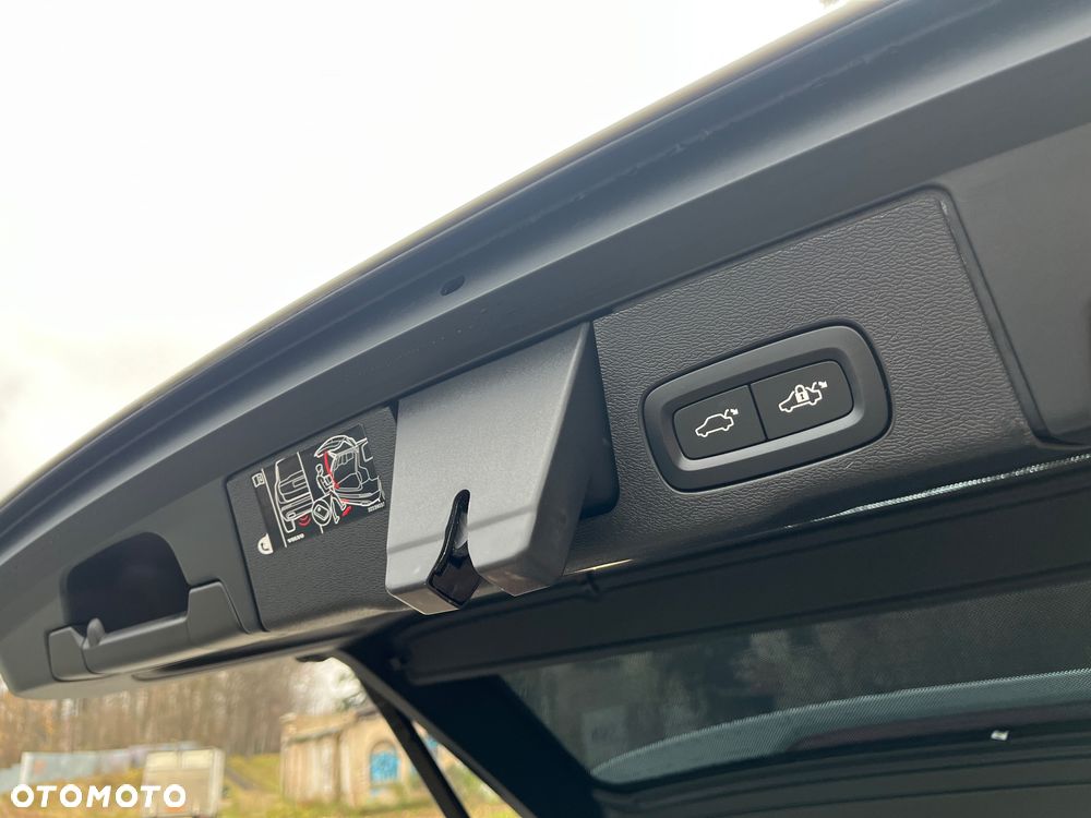 Volvo XC 60 T5 R-Design - 22