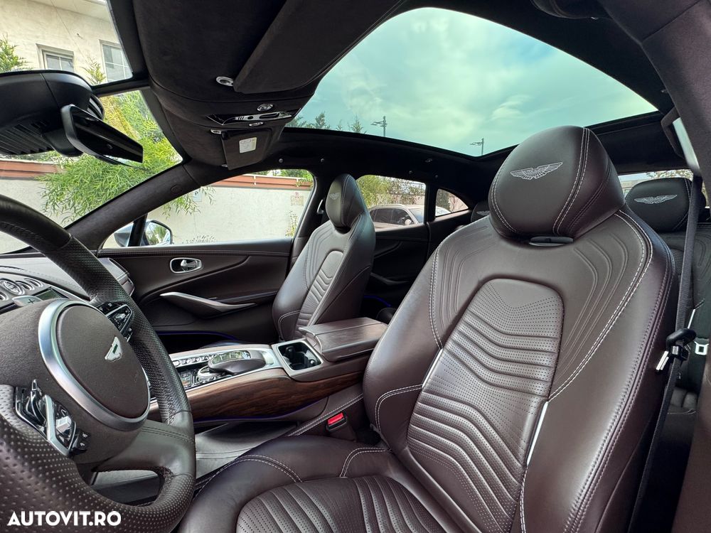 Aston Martin DBX - 10