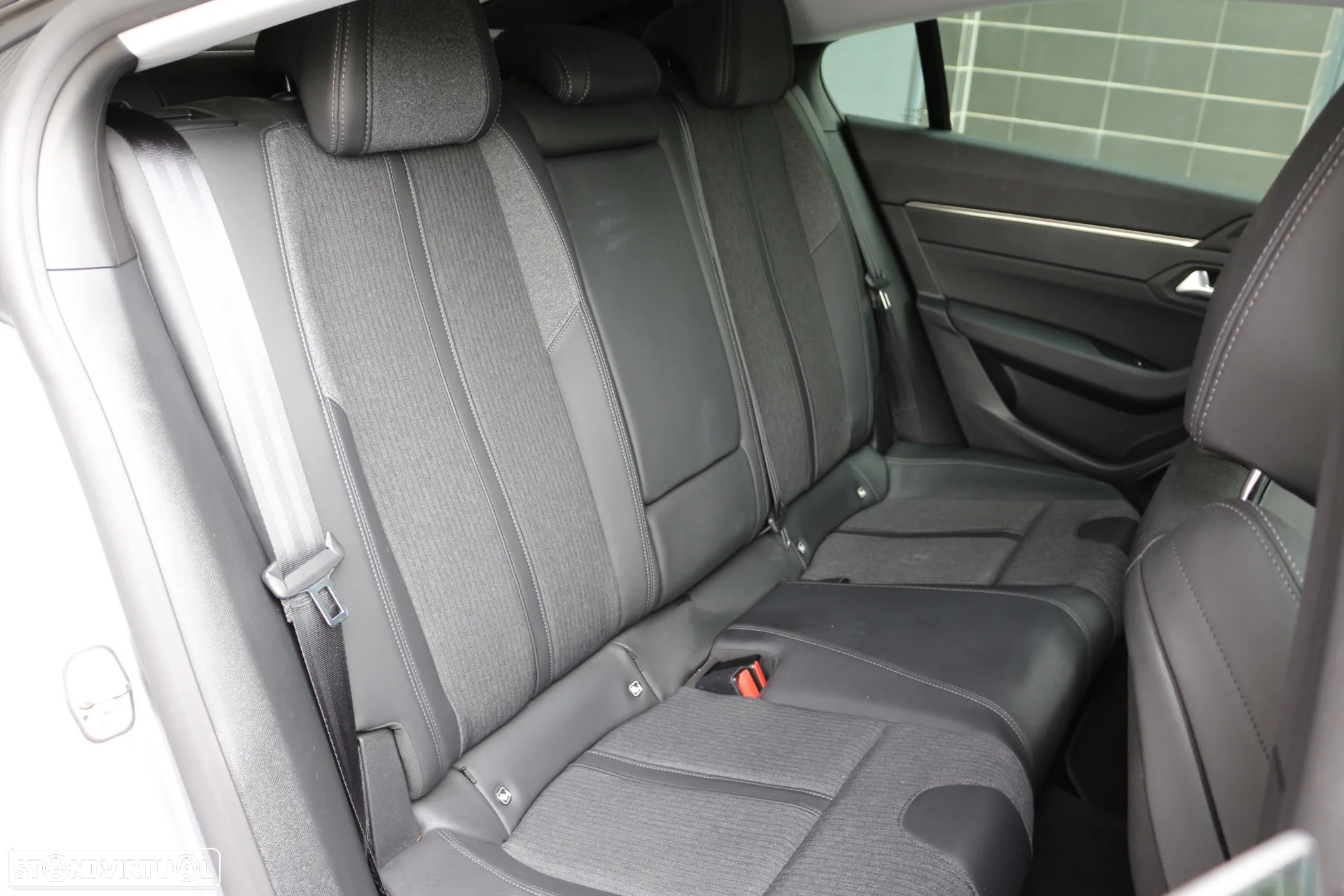 Peugeot 508 1.6 Hybrid Allure Pack e-EAT8 - 33