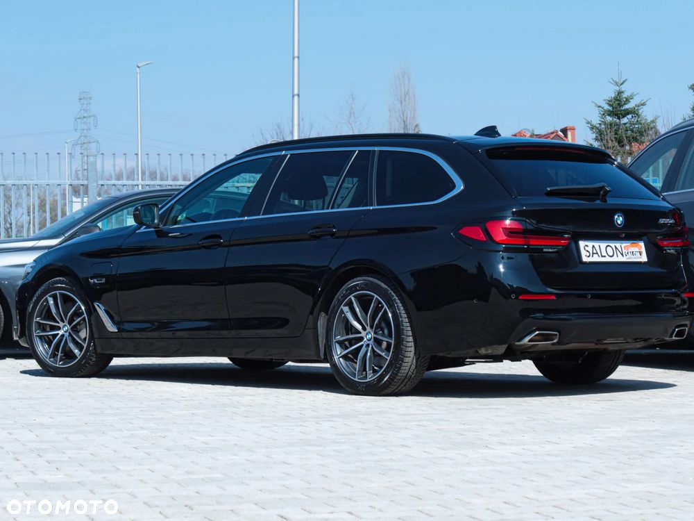 BMW Seria 5 530e sport - 38