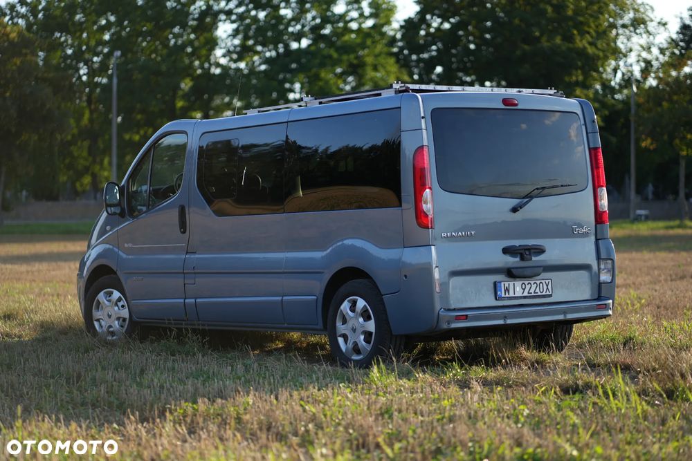 Renault Trafic Grand Passenger Black Edition - 6