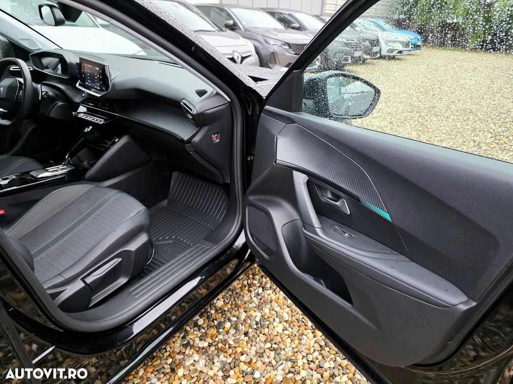Peugeot 2008 PureTech 130 EAT8 GT - 13