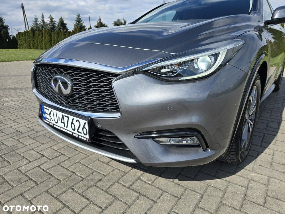 Infiniti Q30 - 5