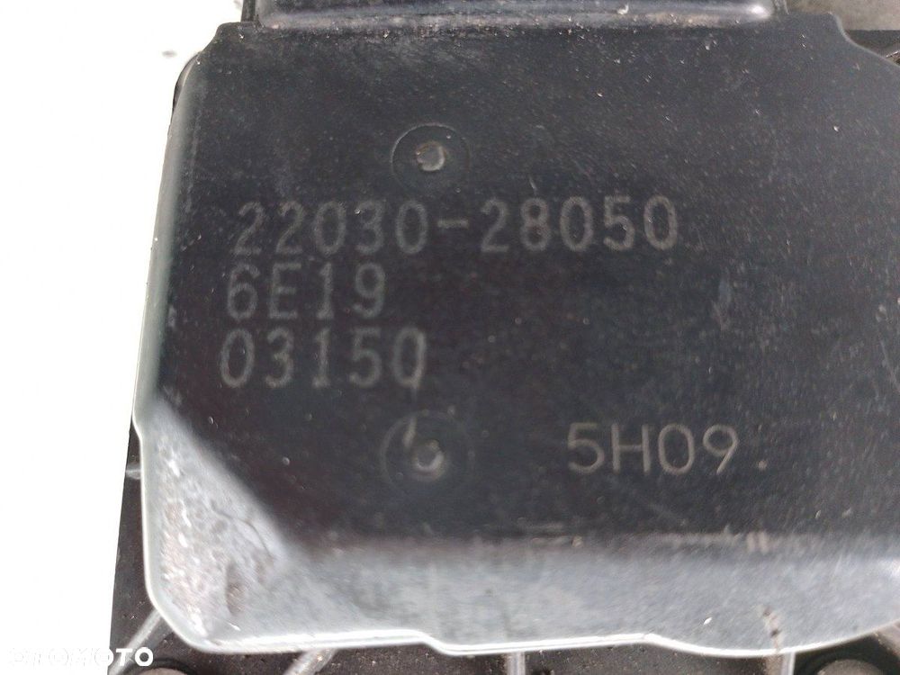 PRZEPUSTNICA TOYOTA AVENSIS II T25 22030-28050 2.0 VVT-I - 1