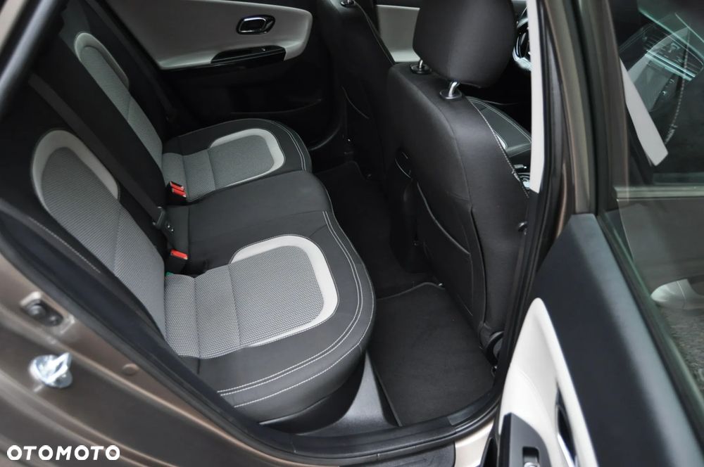 Kia Ceed 1.6 GDI ISG Dream-Team Edition - 10