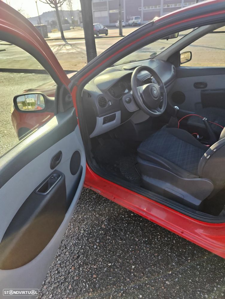 Renault Clio 1.2 16V 75 Dynamique - 9