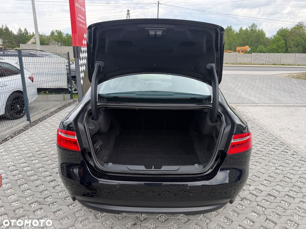 Jaguar XE 20t Prestige - 16