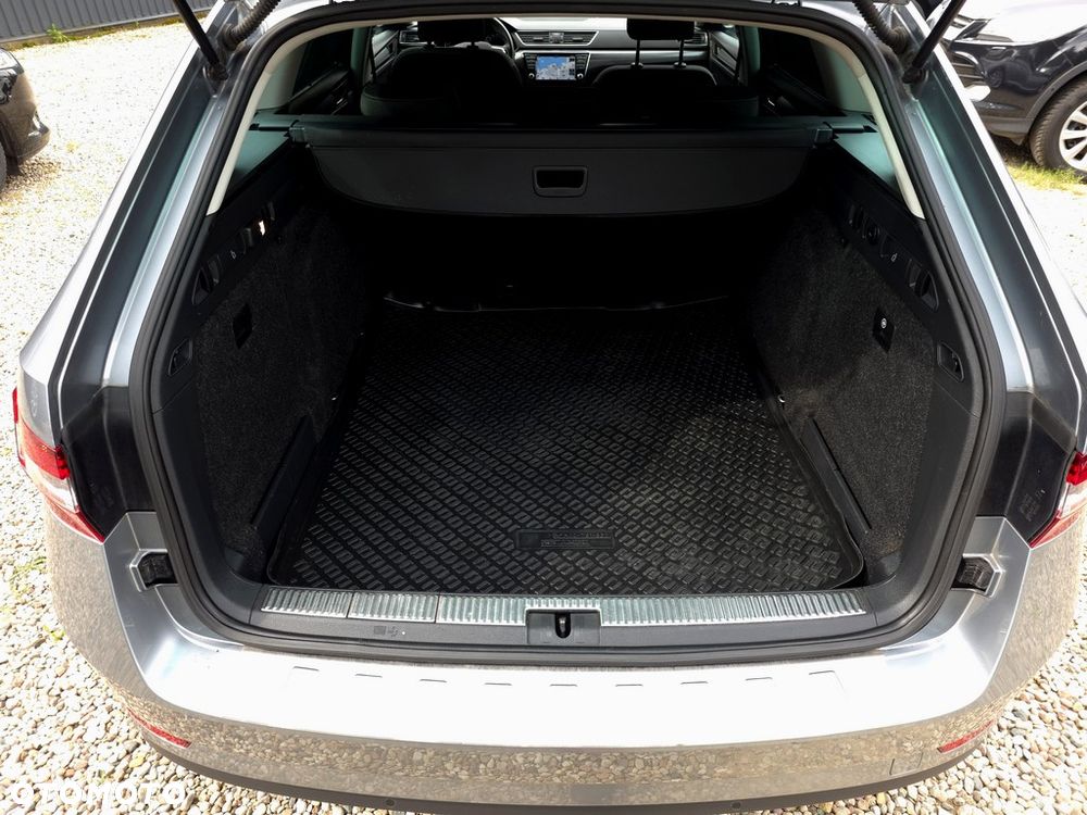 Skoda Superb 2.0 TDI Style - 38