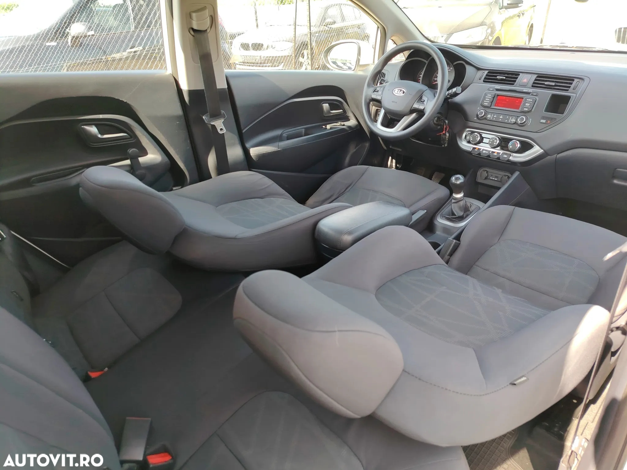 Kia Rio 1.2 Attract - 5