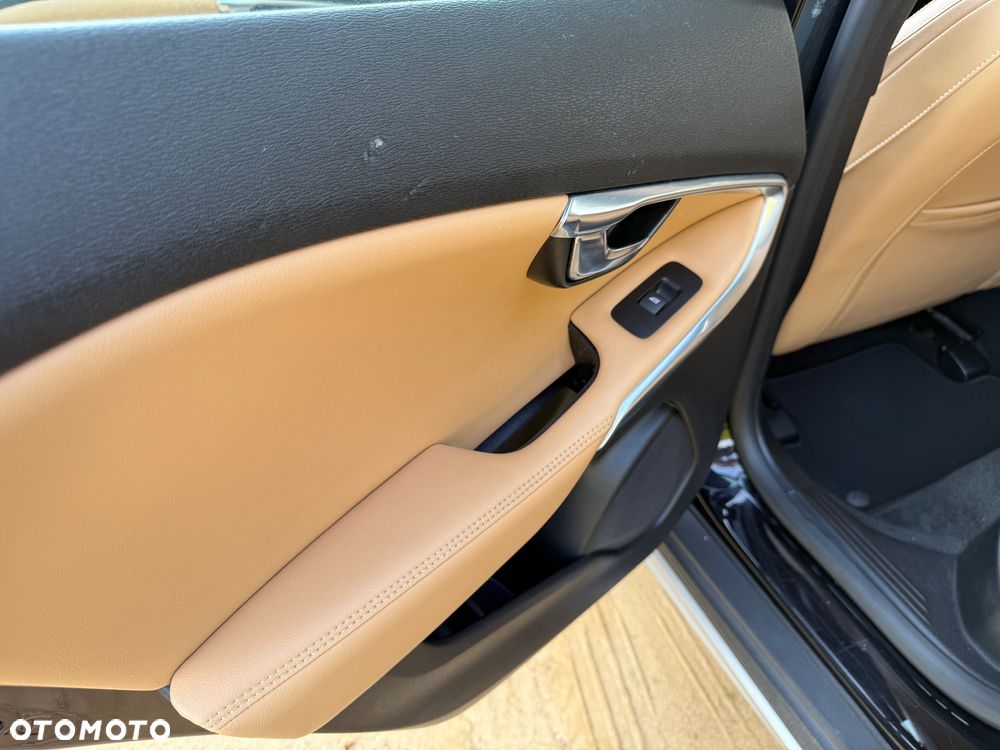 Volvo V40 Cross Country D2 Momentum - 27