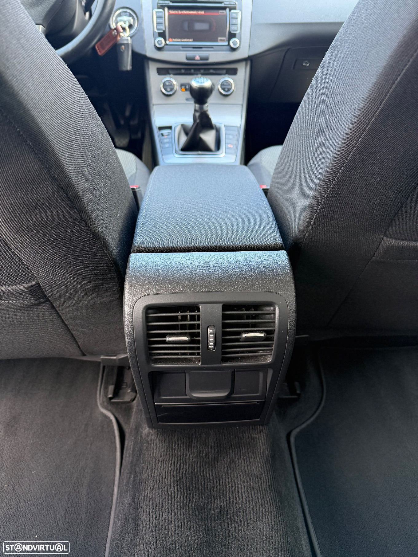 VW Passat Variant 1.6 TDI Confortline Navig - 9