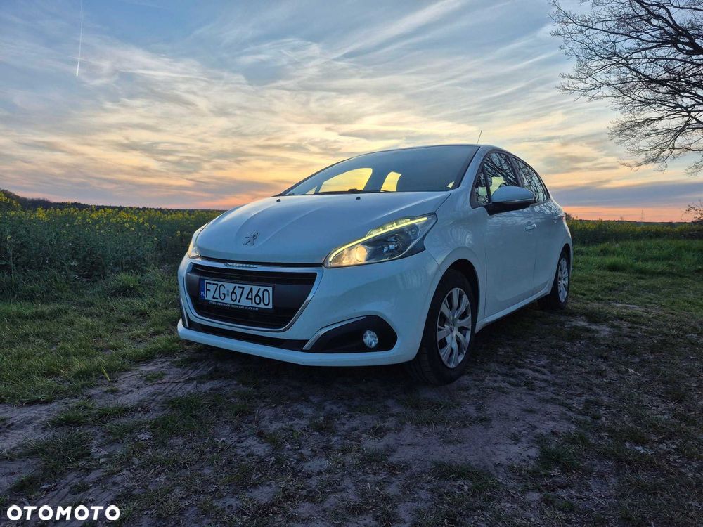 Peugeot 208 - 1