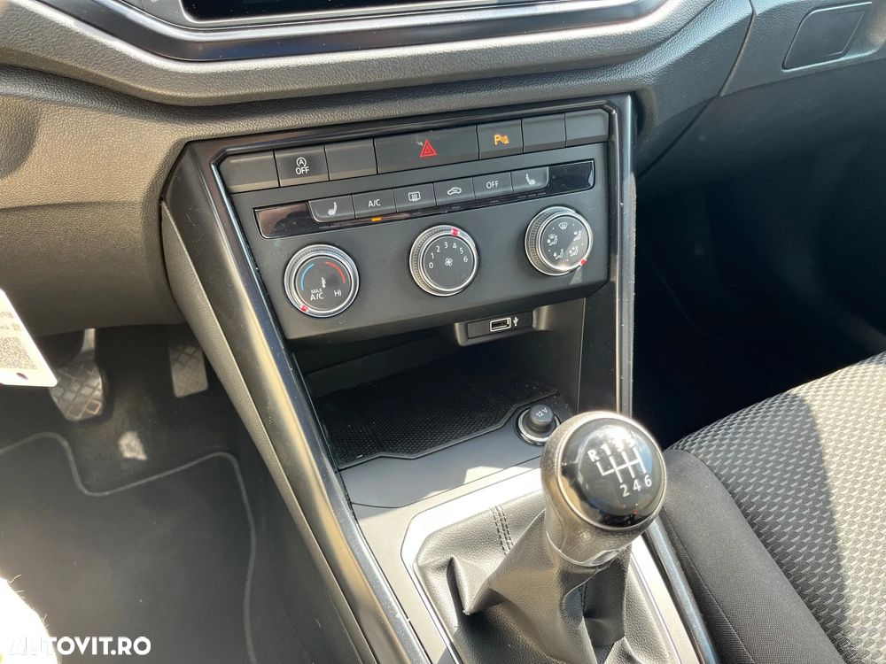 Volkswagen T-Roc - 17