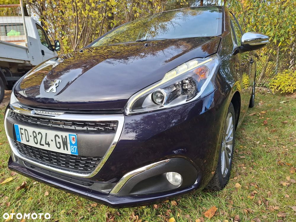Peugeot 208 - 1