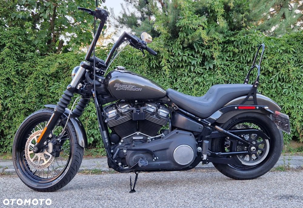Harley-Davidson Dyna Street Bob - 19