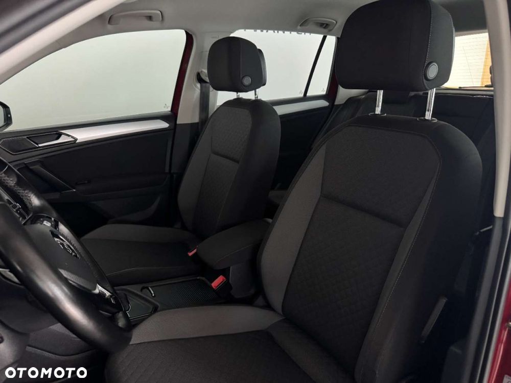 Volkswagen Tiguan - 19