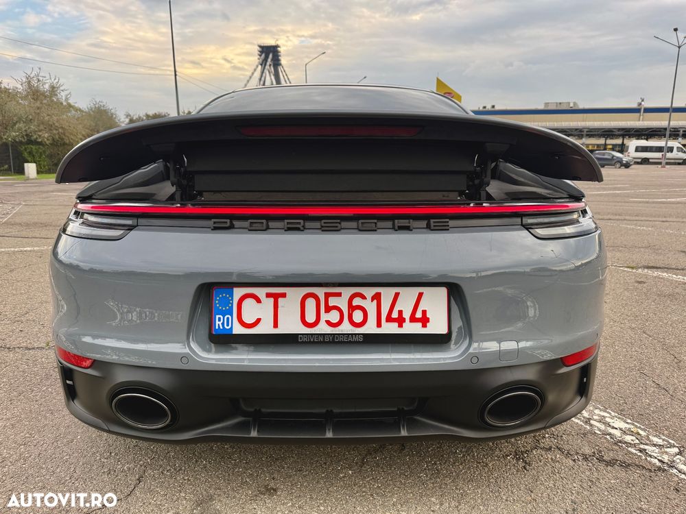 Porsche 911 Carrera 4 GTS PDK - 16