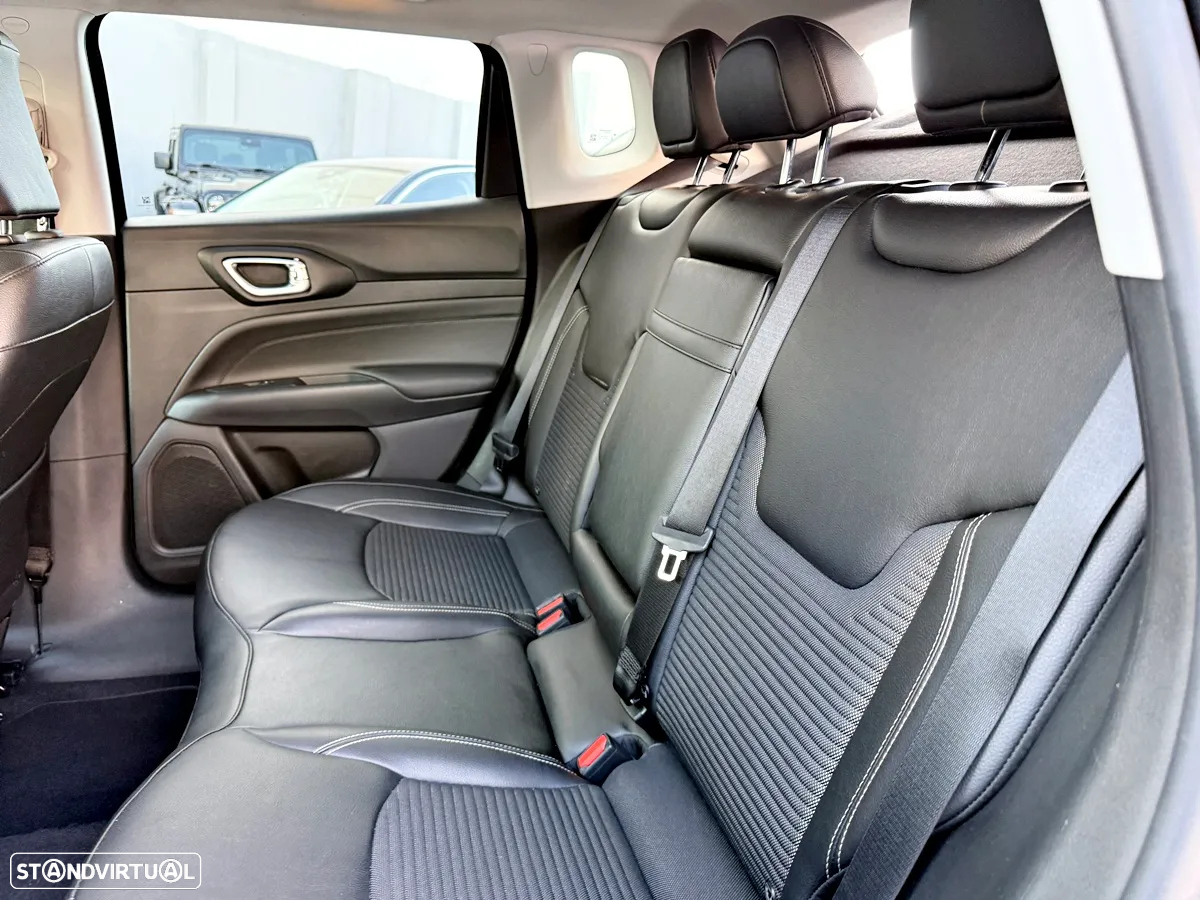 Jeep Compass - 31