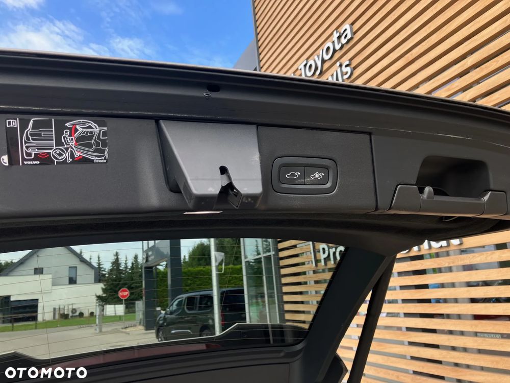 Volvo V90 Cross Country B5 D AWD Momentum Pro - 9