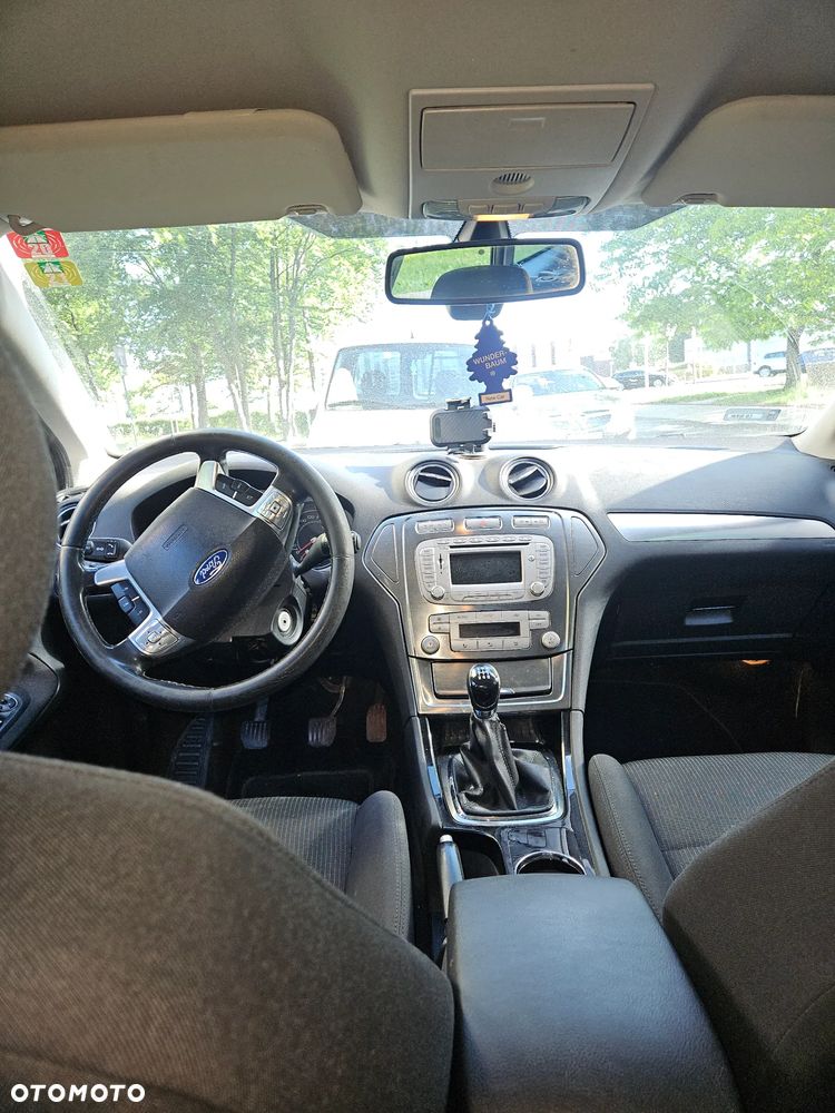 Ford Mondeo 2.0 Ambiente - 9