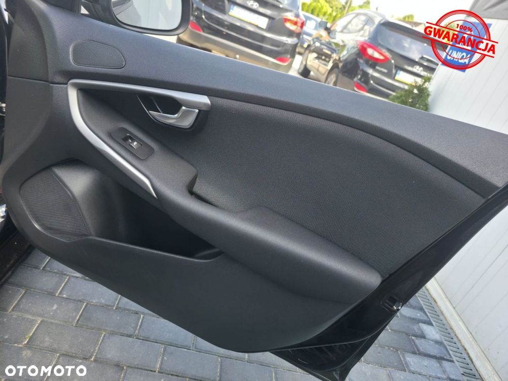 Volvo V40 D2 Drive-E R-Design Kinetic - 36