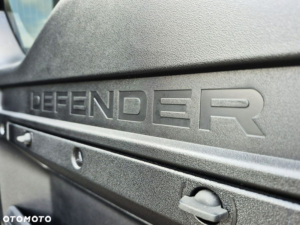 Land Rover Defender - 15