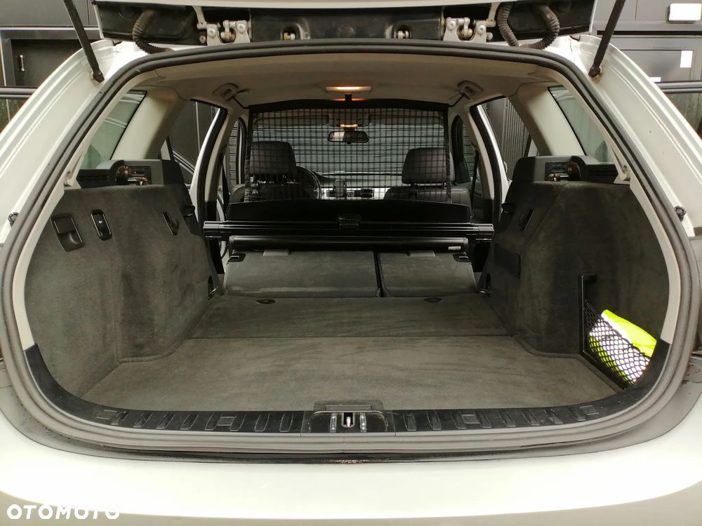 BMW Seria 3 318d Touring - 9
