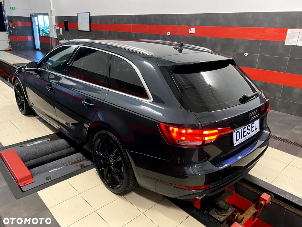Audi A4 Avant 2.0 TDI Design - 13