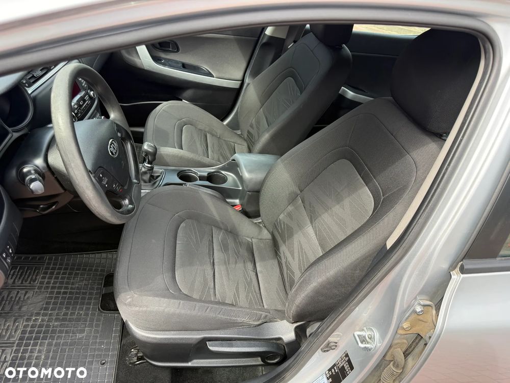 Kia Ceed 1.4 M - 11