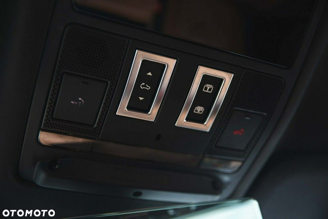 Land Rover Defender - 19