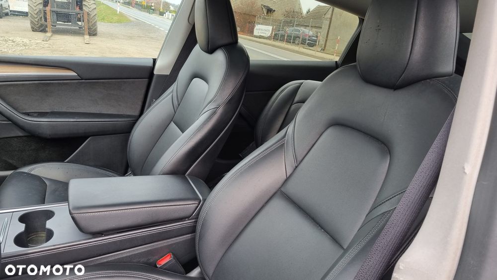 Tesla Model Y RWD - 32