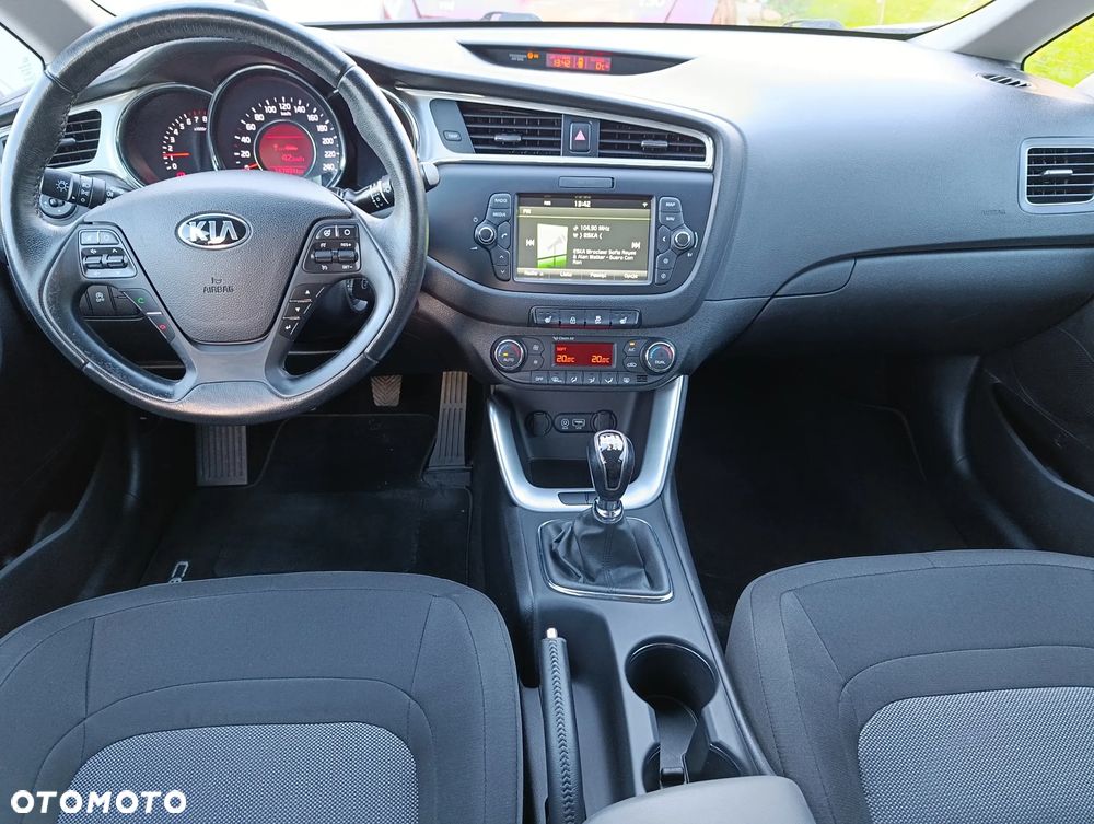 Kia Ceed 1.6 GDI Dream Team Edition - 20