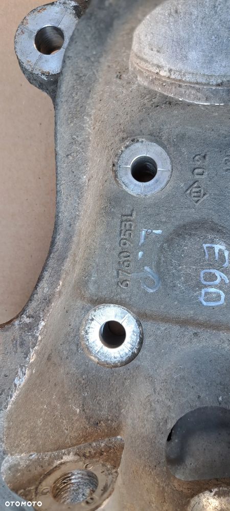 Zwrotnica przód lewa z osłoną BMW E60 E61 - 2