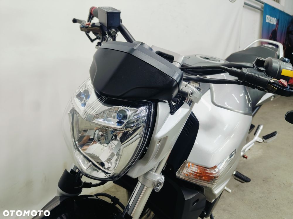 Suzuki GSR - 18