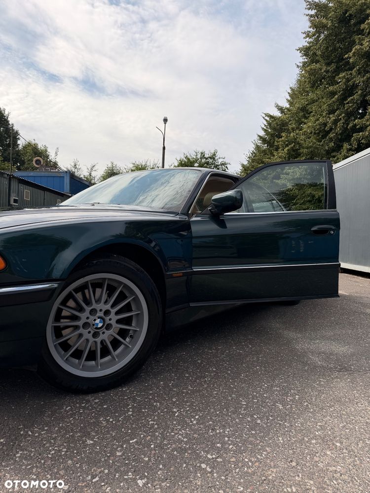 BMW Seria 7 740i - 7